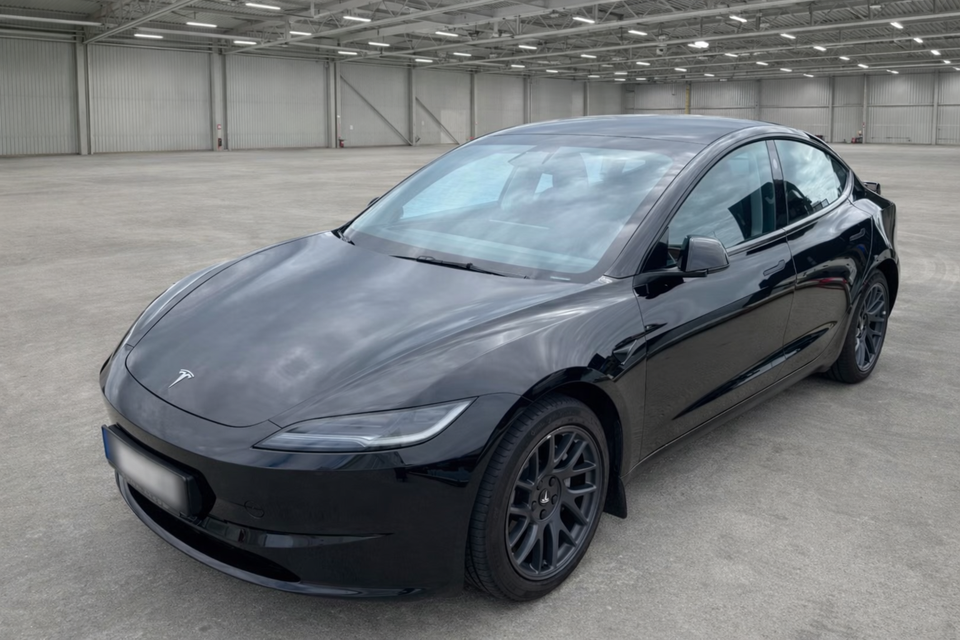 Tesla Model 3 RWD 4d