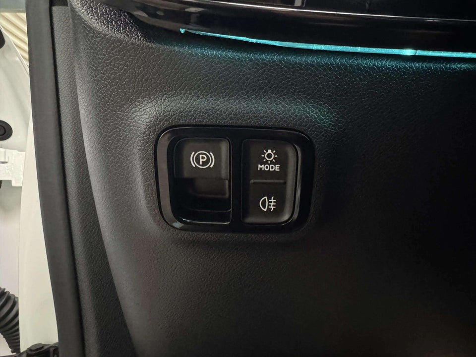 Mercedes CLA350 electric 4Matic 4d