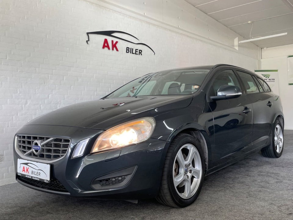 Volvo V60 2,0 T Kinetic aut. 5d