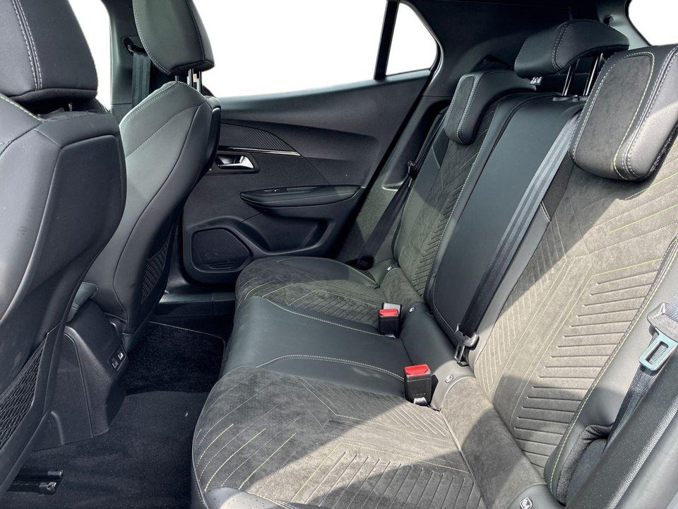 Peugeot e-2008 54 GT 5d