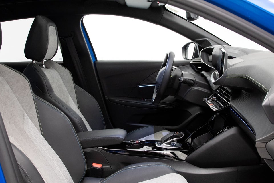 Peugeot e-208 50 GT Sky 5d