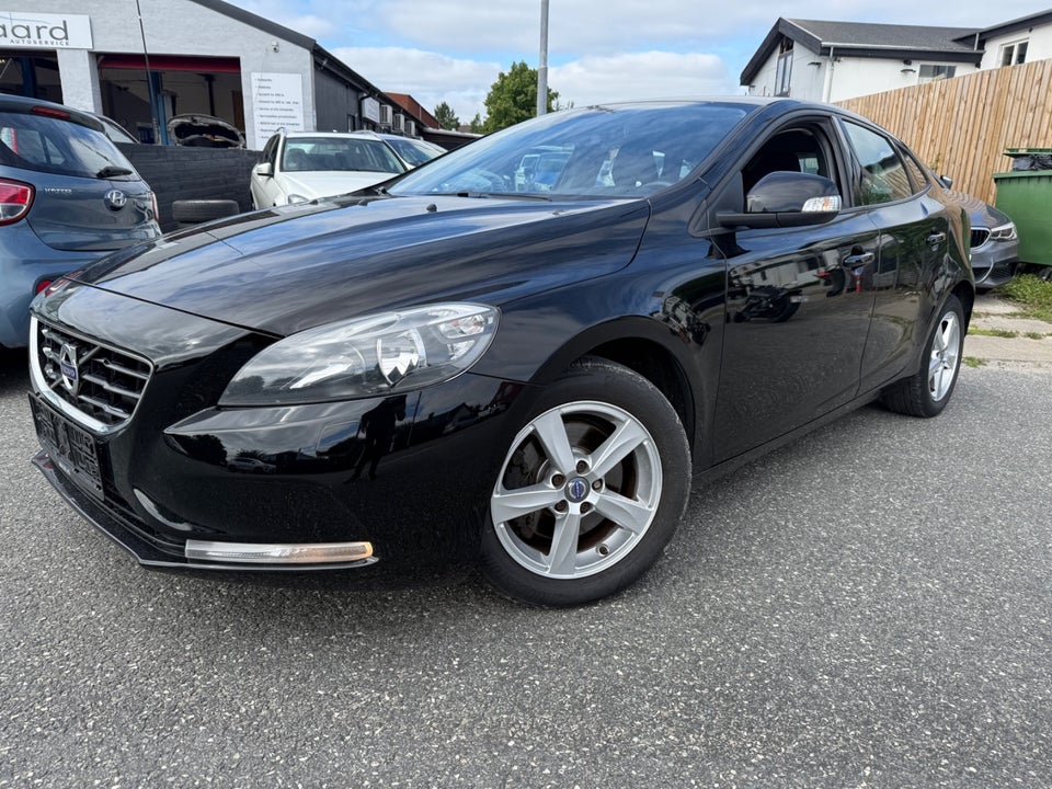 Volvo V40 1,6 D2 115 Momentum aut. 5d