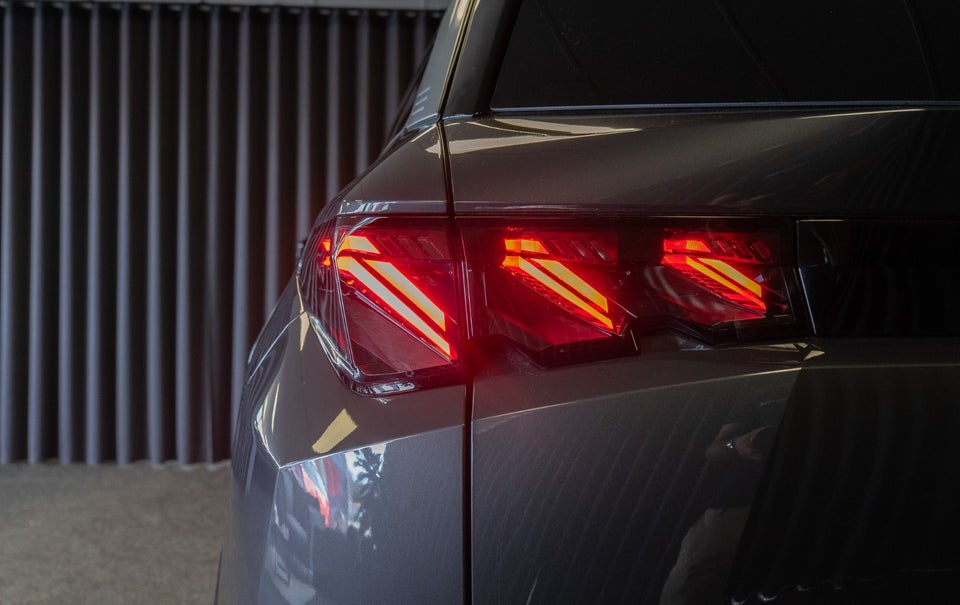 Peugeot e-5008 77 GT Pack 7prs 5d
