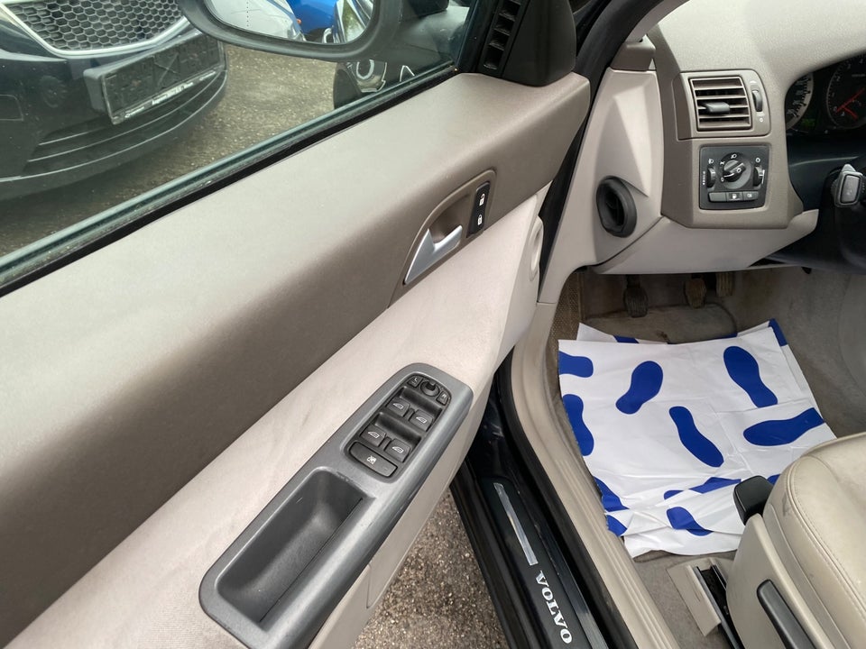 Volvo S40 1,6  4d