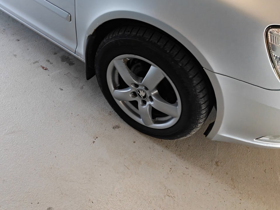 Skoda Octavia 1,6 TDi 105 Elegance Combi 5d