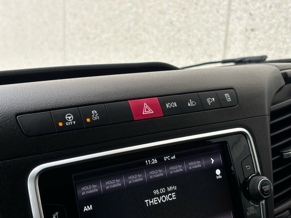 Iveco Daily 3,0 35S18 4100mm Box m/lift AG8