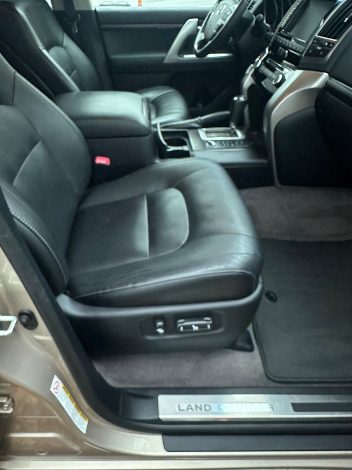 Toyota Land Cruiser 4,5 V8 D-4D T3 aut. Van 5d