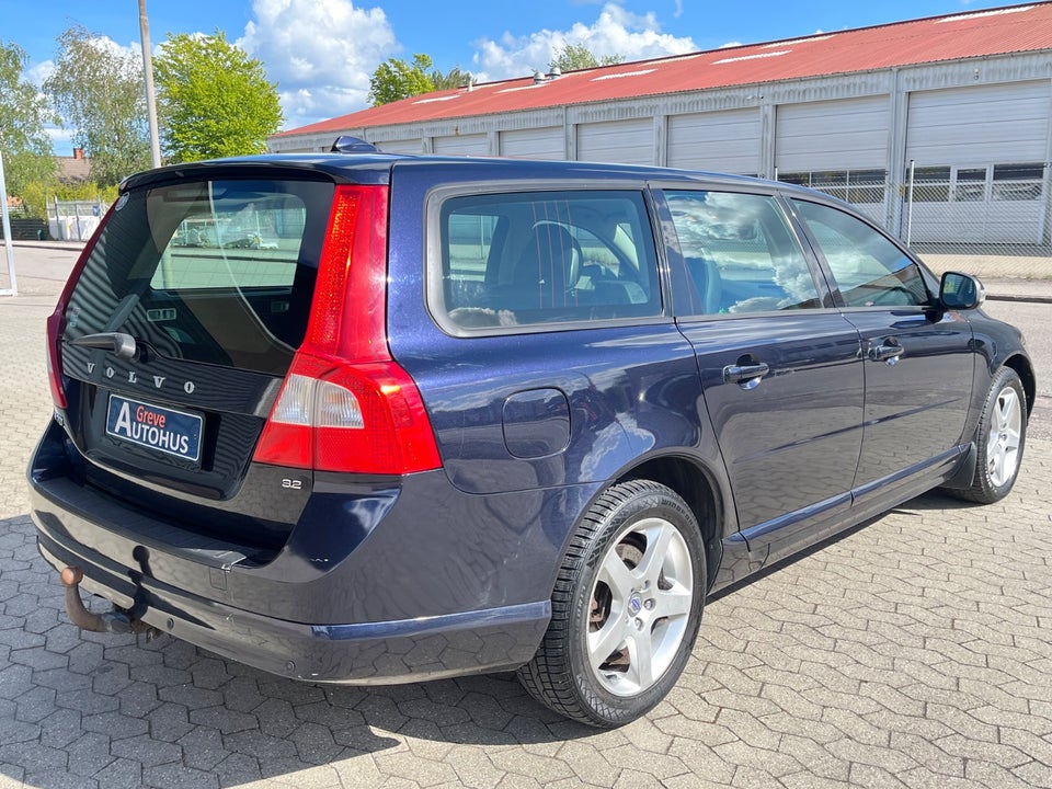 Volvo V70 3,2 Summum aut. 5d