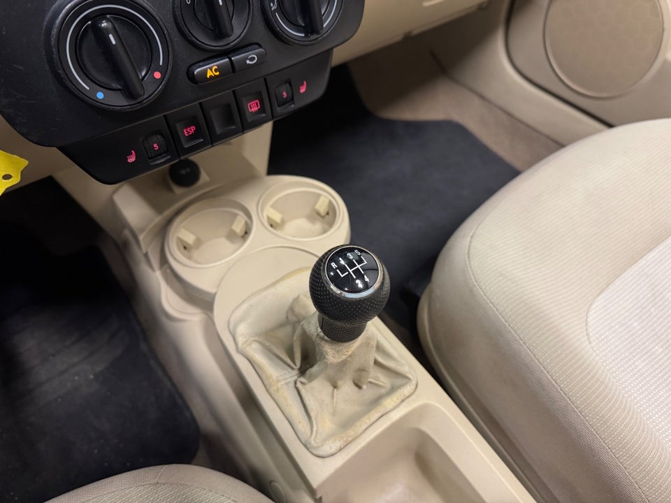 VW New Beetle 1,6 Trendline Cabriolet 2d