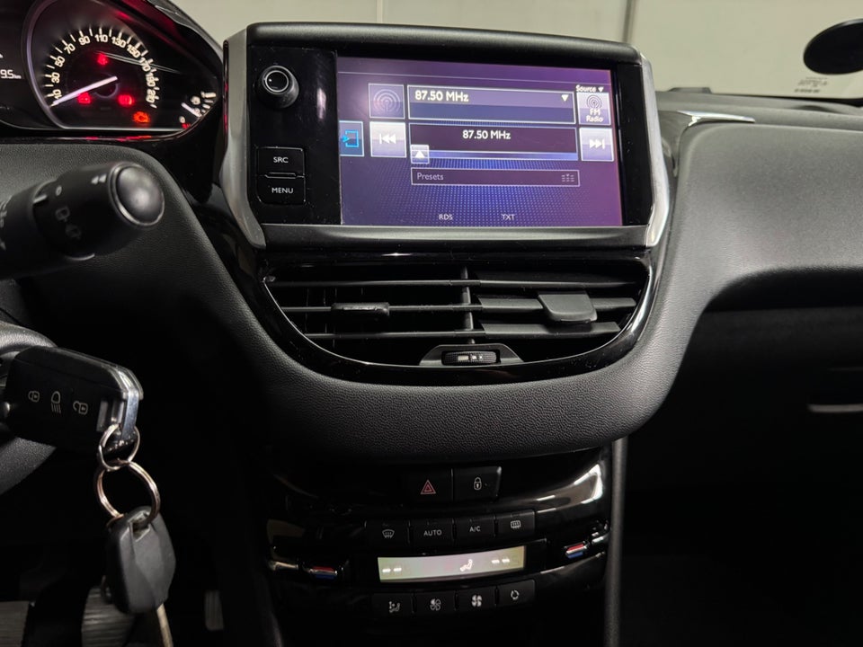 Peugeot 208 1,6 BlueHDi 100 Desire Sky 5d