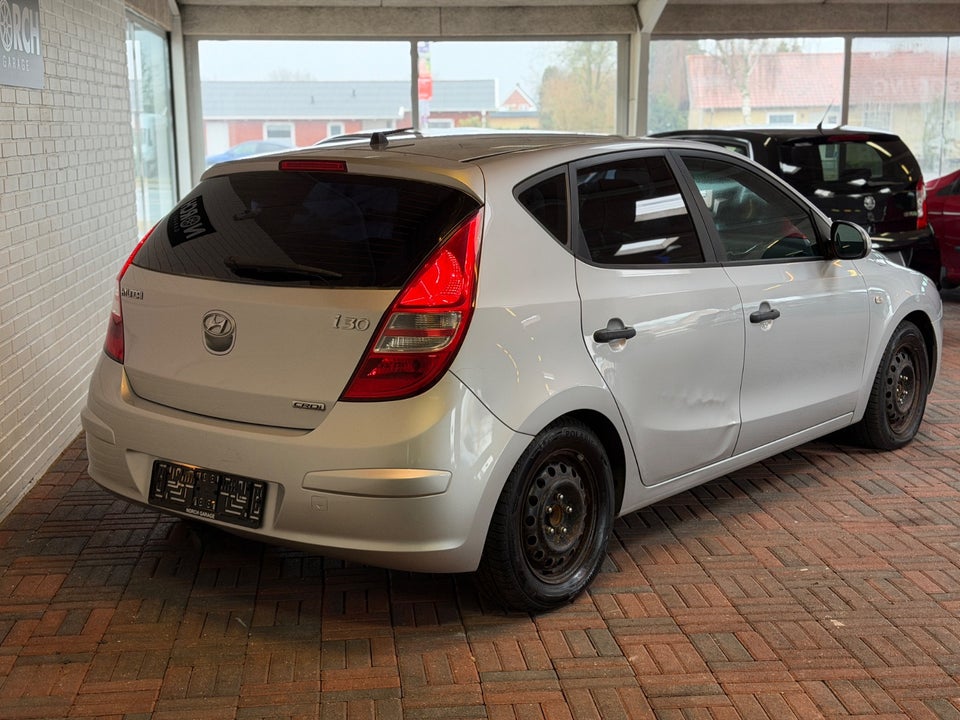 Hyundai i30 1,6 CRDi 90 Classic 5d