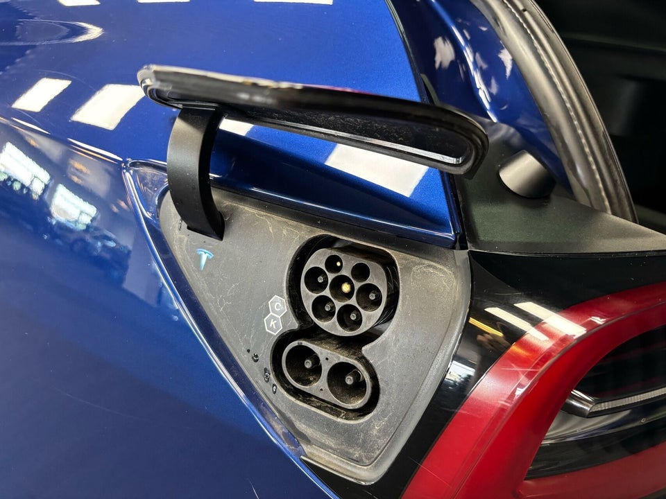 Tesla Model Y Long Range AWD 5d