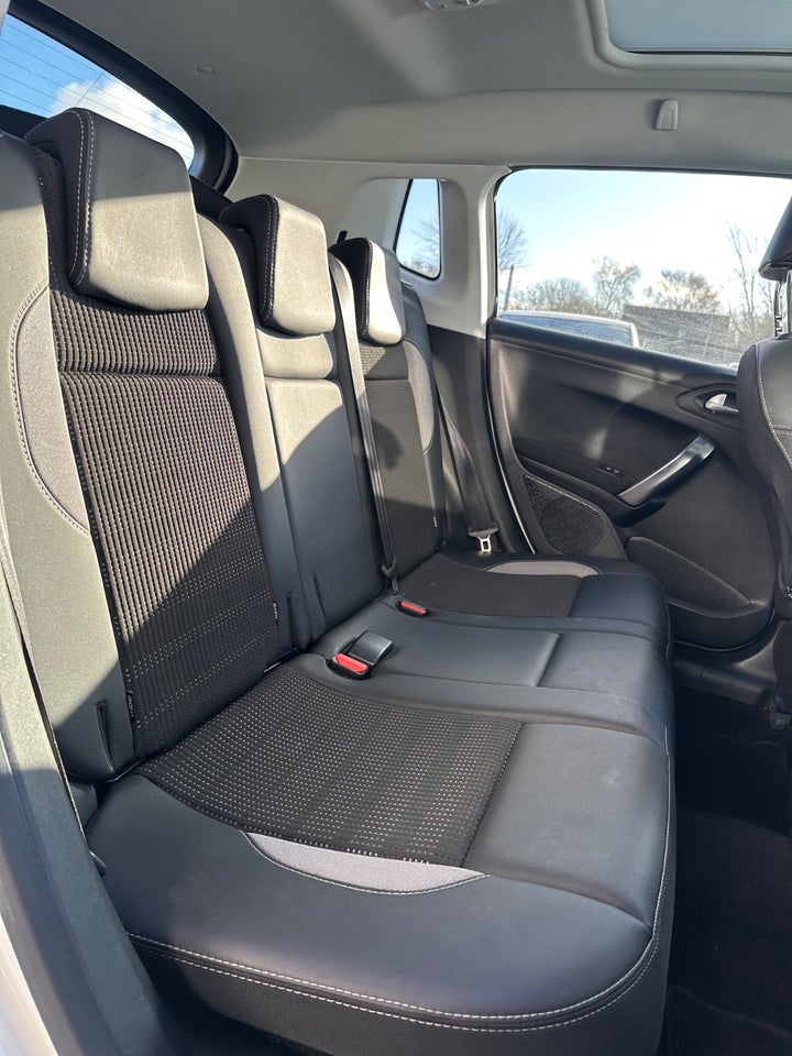 Peugeot 2008 1,2 PureTech 82 Selection Sky 5d