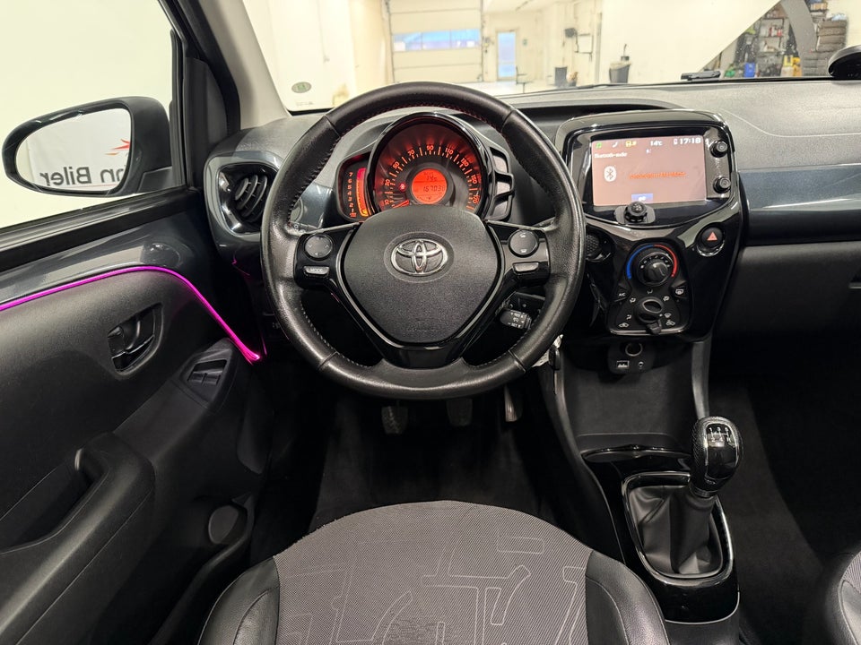 Toyota Aygo 1,0 VVT-i x-wave Sky 5d