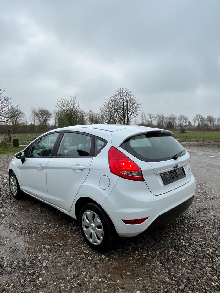 Ford Fiesta 1,25 82 Ambiente 5d