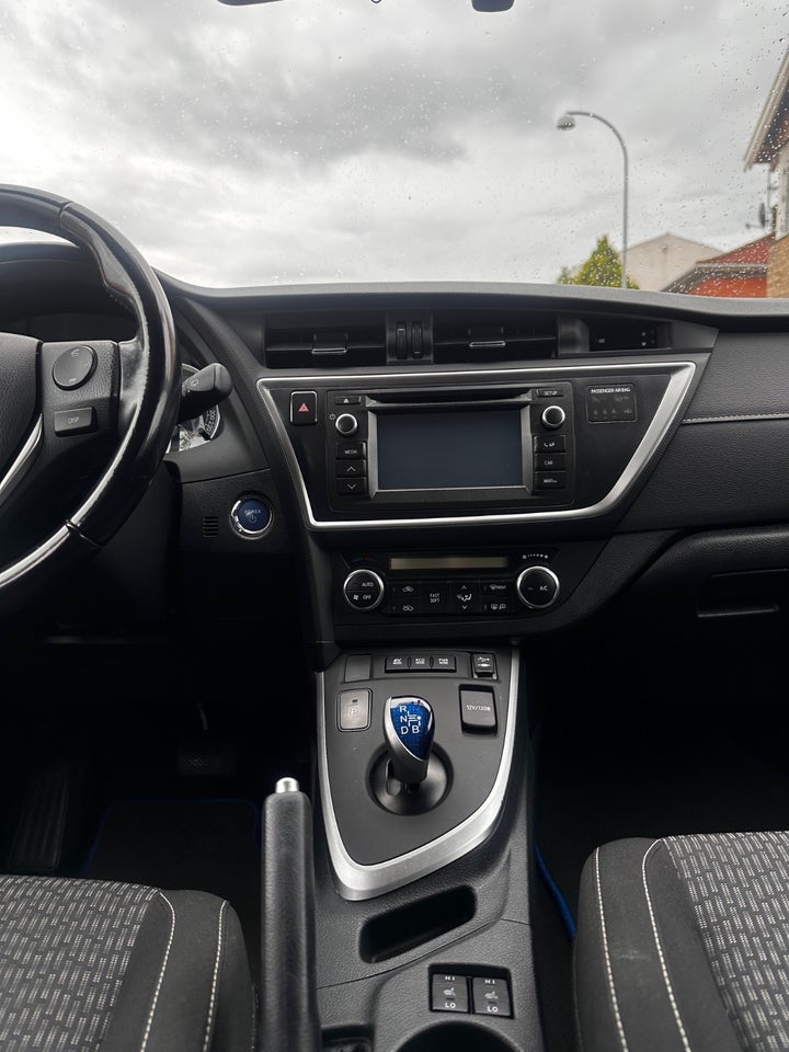Toyota Auris 1,8 Hybrid H2+ Comfort Touring Sports CVT 5d