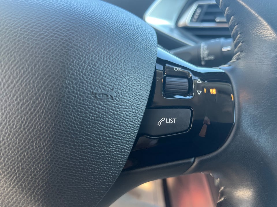 Peugeot 308 1,5 BlueHDi 130 Style SW 5d