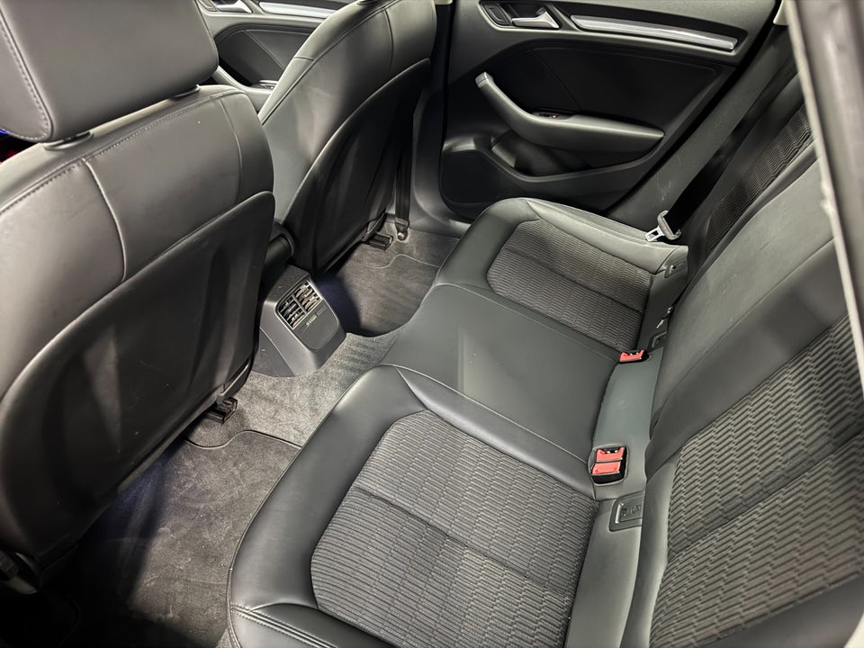 Audi A3 1,4 TFSi 140 Ambiente Sportback 5d