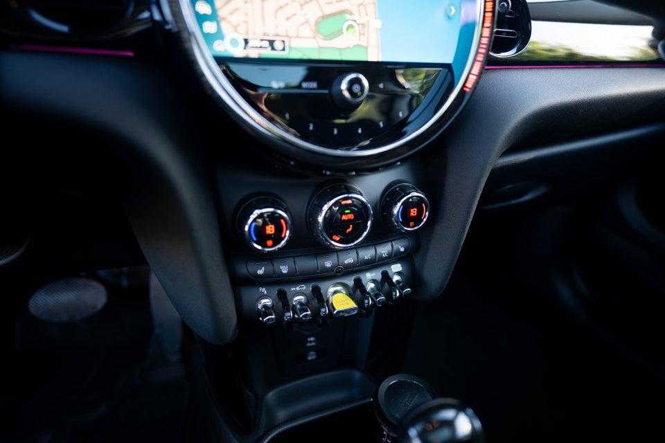 MINI Cooper SE Essential 3d