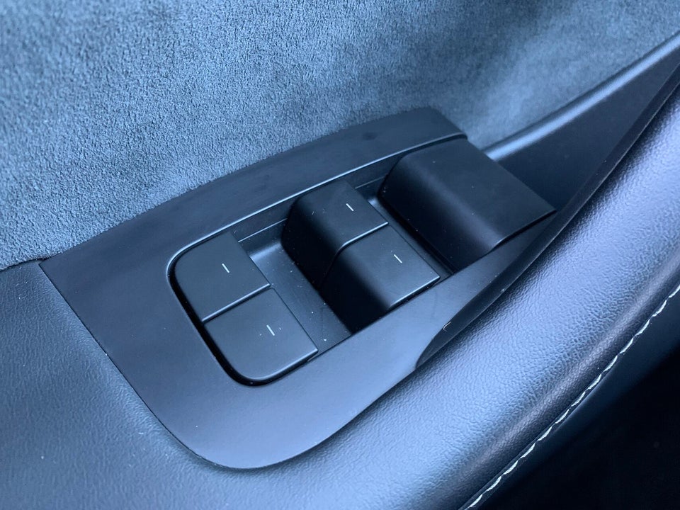 Tesla Model Y Long Range AWD 5d