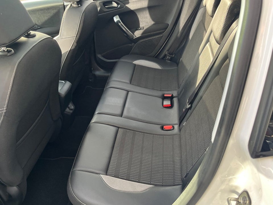 Peugeot 2008 1,2 e-THP 110 Edition+ 5d