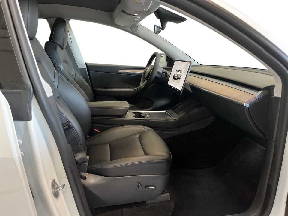 Tesla Model Y Long Range AWD 5d