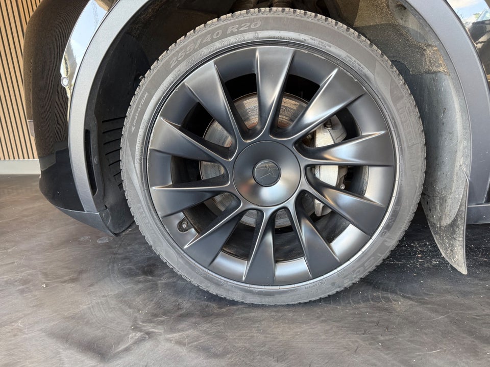 Tesla Model Y Long Range AWD 5d