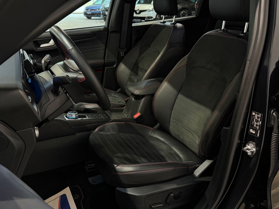 Ford Kuga 2,5 PHEV ST-Line X CVT 5d