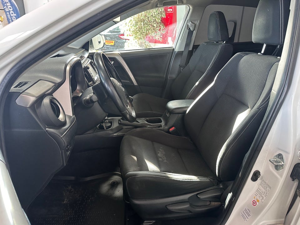 Toyota RAV4 2,0 D-4D T2 5d