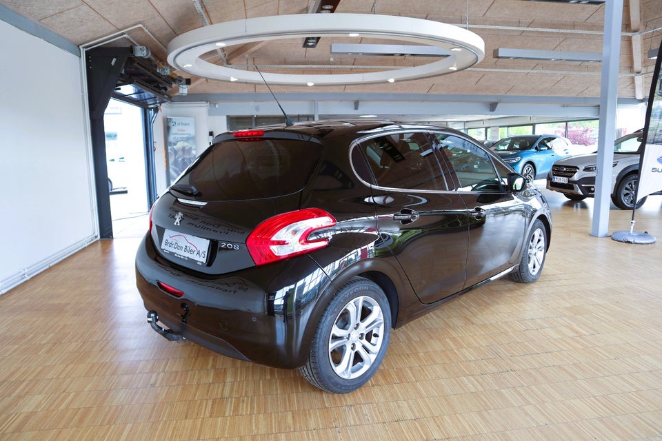 Peugeot 208 1,2 VTi Allure Sky 5d