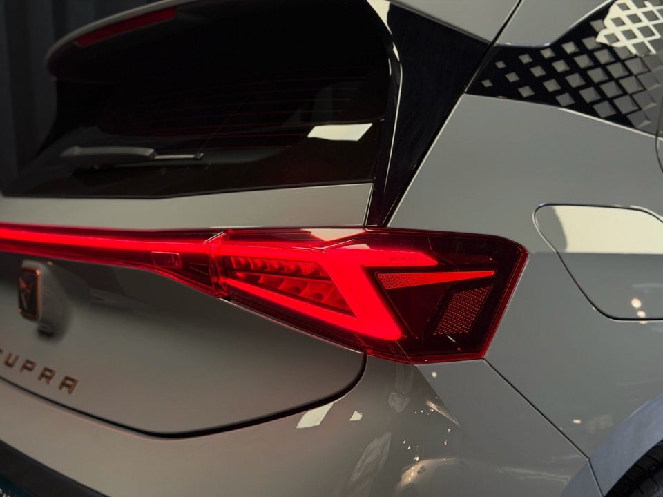 Cupra Born 58  5d