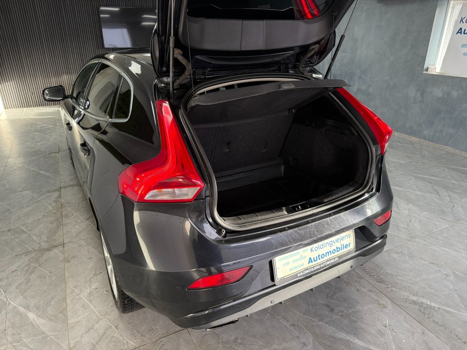 Volvo V40 1,6 D2 115 Momentum aut. 5d