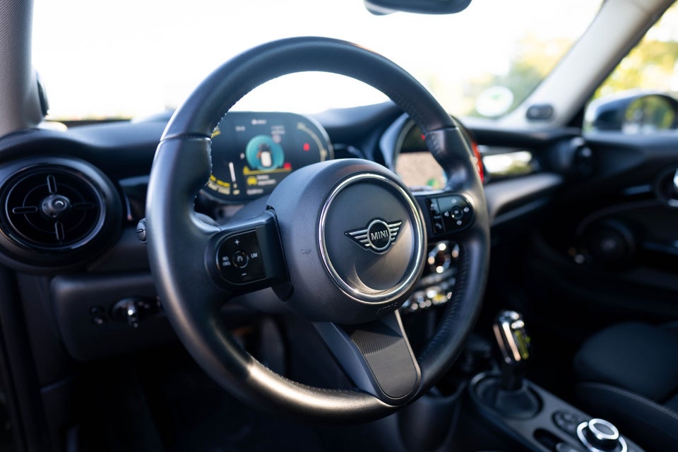 MINI Cooper SE Essential 3d