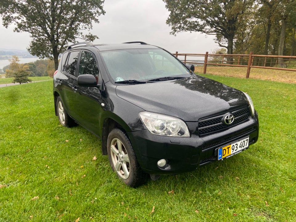 Toyota RAV4 2,2 D-4D 136 4x4 Van 5d