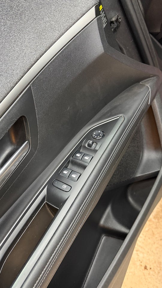 Peugeot 5008 1,5 BlueHDi 130 Allure 7prs 5d