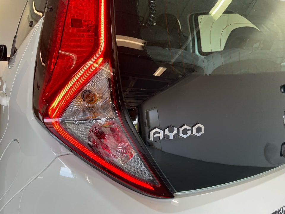 Toyota Aygo 1,0 VVT-i x-plore 5d