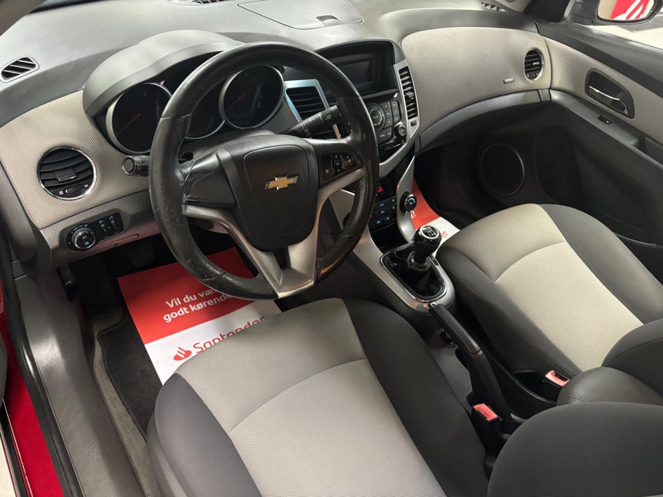 Chevrolet Cruze 2,0 VCDi 125 LS 4d