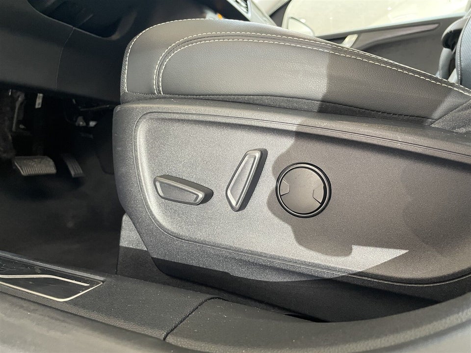 Ford Kuga 2,5 PHEV Vignale CVT 5d