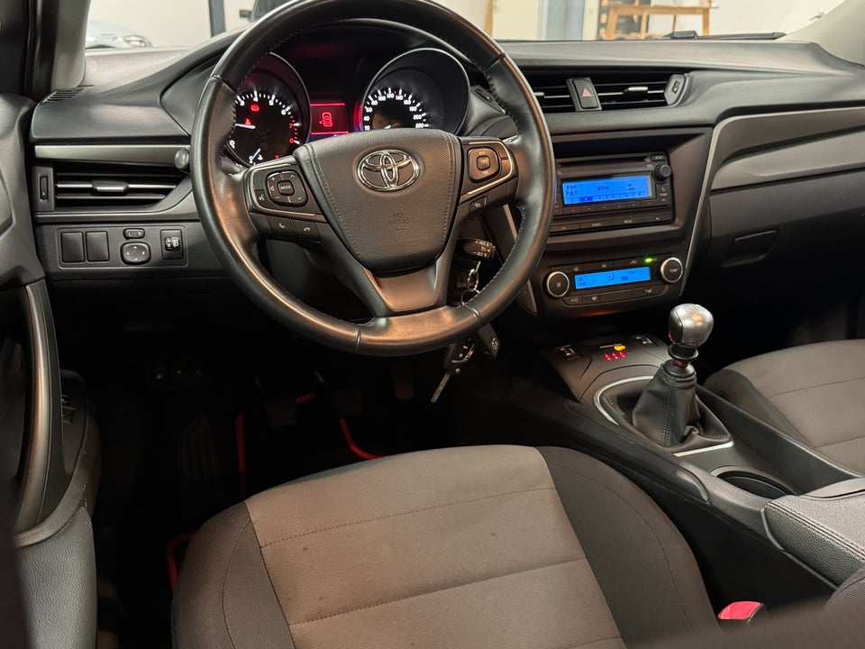 Toyota Avensis 1,6 VVT-i T1 4d