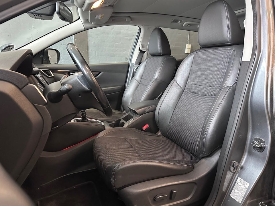 Nissan Qashqai 1,6 Dig-T 163 Tekna 5d