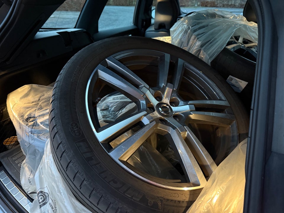 Volvo XC60 2,0 T8 390 R-Design aut. AWD 5d