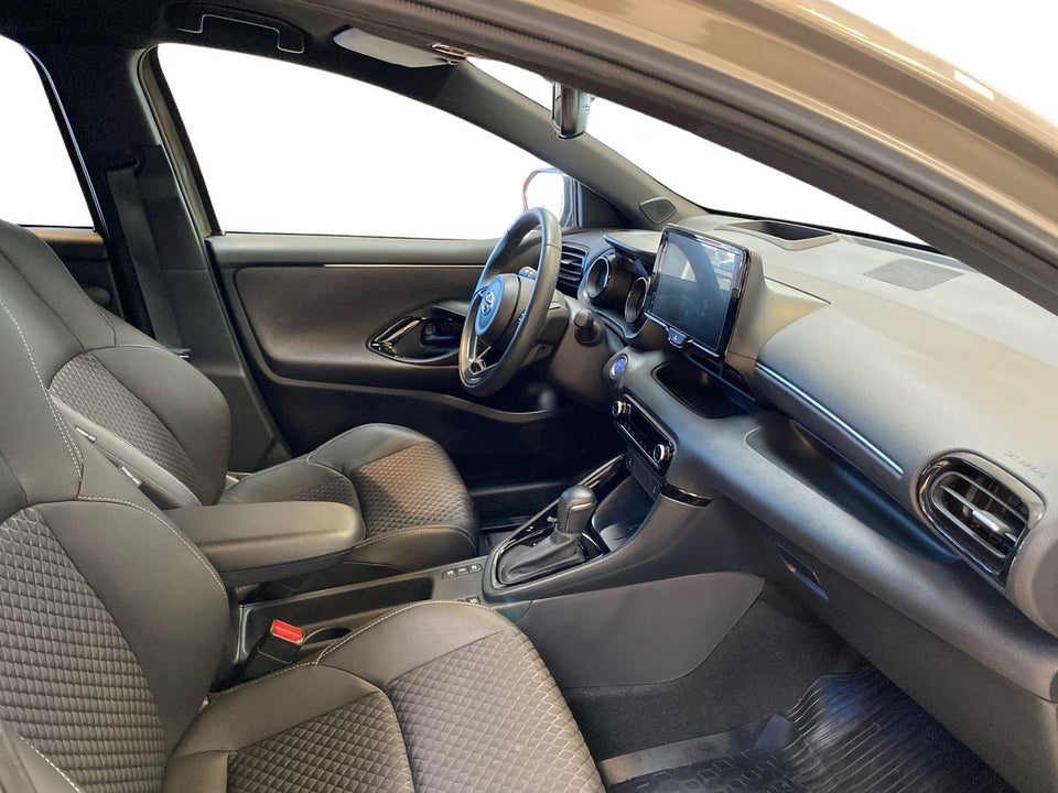 Toyota Yaris 1,5 Hybrid Style e-CVT 5d