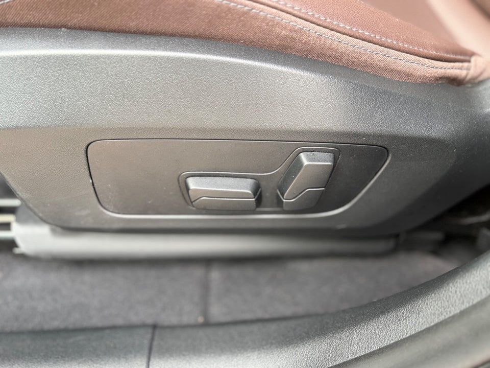 BMW iX1 eDrive20 Fully Charged 5d