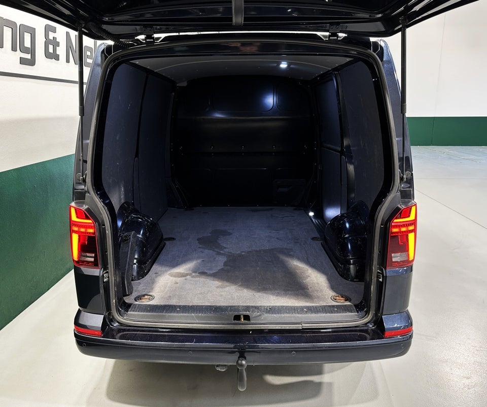 VW Transporter 2,0 TDi 150 Kassevogn DSG kort