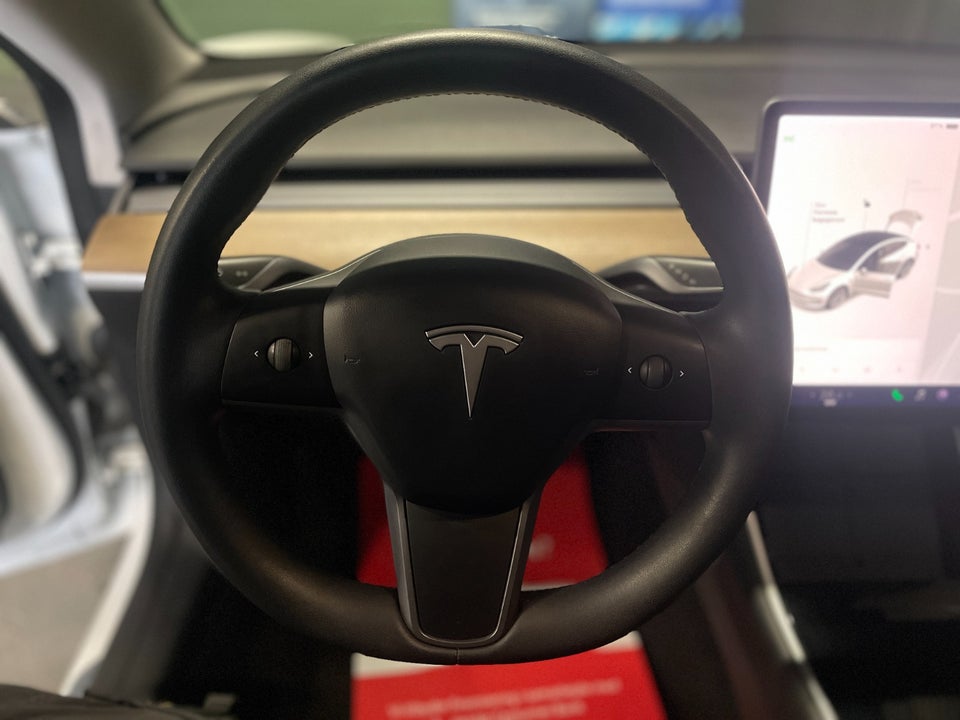 Tesla Model 3 Standard Range+ RWD 4d