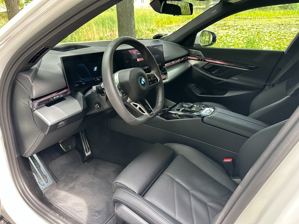 BMW i5 eDrive40 M-Sport 4d