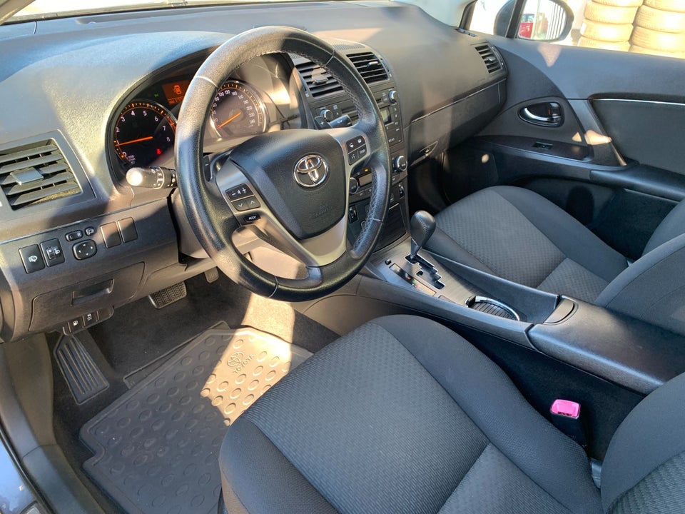 Toyota Avensis 2,0 VVT-i T3 stc. E-CVT 5d