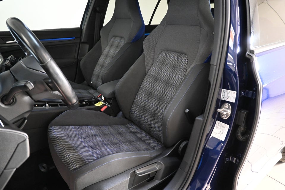 VW Golf VIII 1,4 GTE DSG 5d