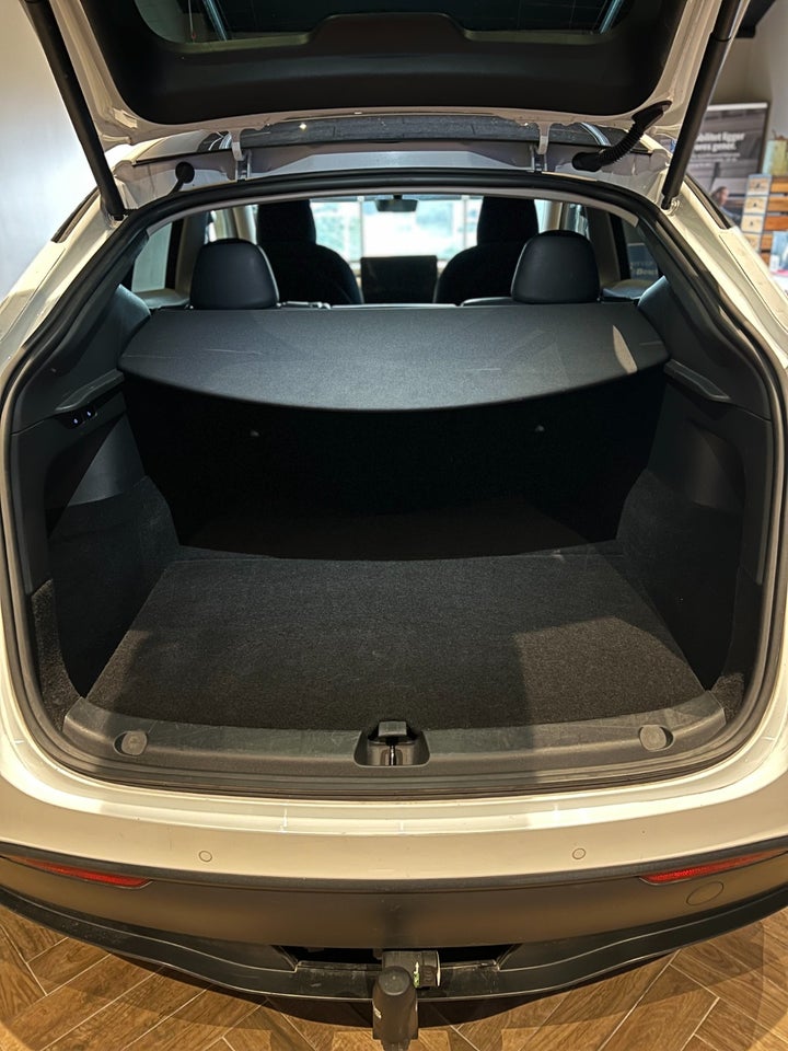 Tesla Model Y Long Range AWD 5d