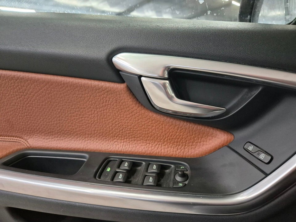 Volvo V60 1,6 D2 115 Kinetic aut. 5d